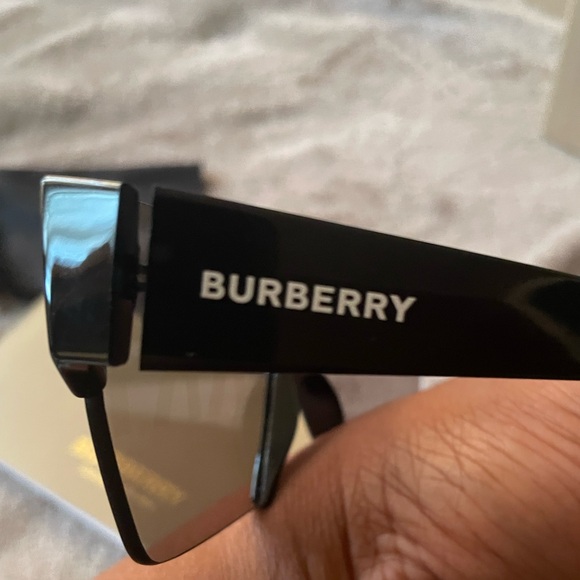 🏇🏇BURBERRY SUNGLASSES🏇🏇 - Picture 5 of 8